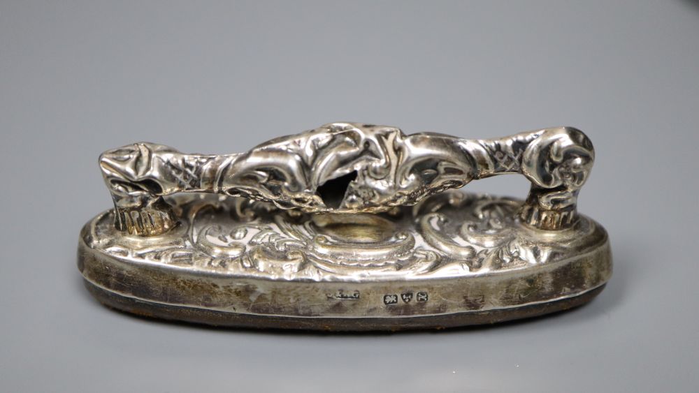 A silver-mounted conical glass scent bottle, sundry other silver-mounted toilet items and an engine-turned silver compact.